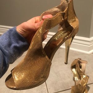 Michael Kora gold heels